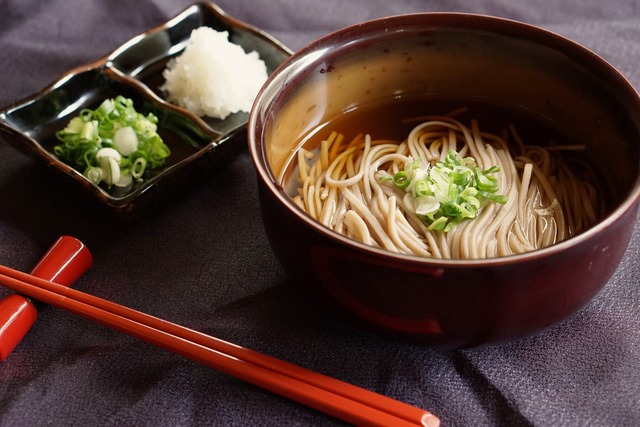 【ご予約:12/10まで】年越し生そば（130g×2）×4パック、つゆ付（12月26日～28日の限定出荷）