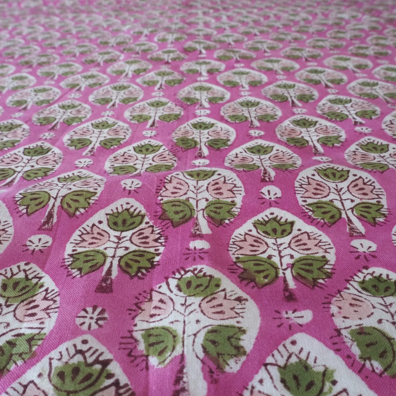 ブロックプリント生地【50cm単位】インド綿 小花柄 ピンク×カーキ #42184-PK2