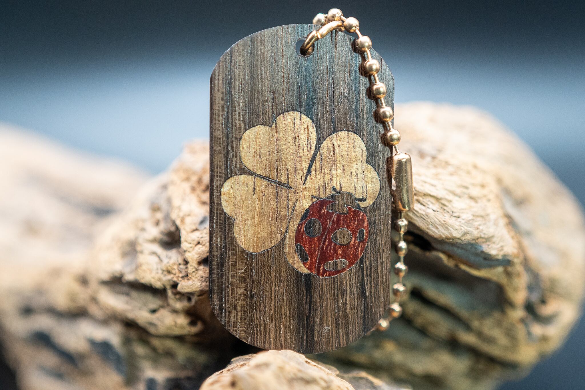 インドローズ ドッグタグ 象嵌 幸運を運ぶナナホシテントウ