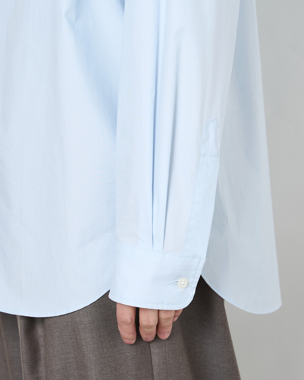 ssstein "SUVIN COTTON OVERSIZED REGULAR COLLAR SHIRT〔OFF BLUE〕"