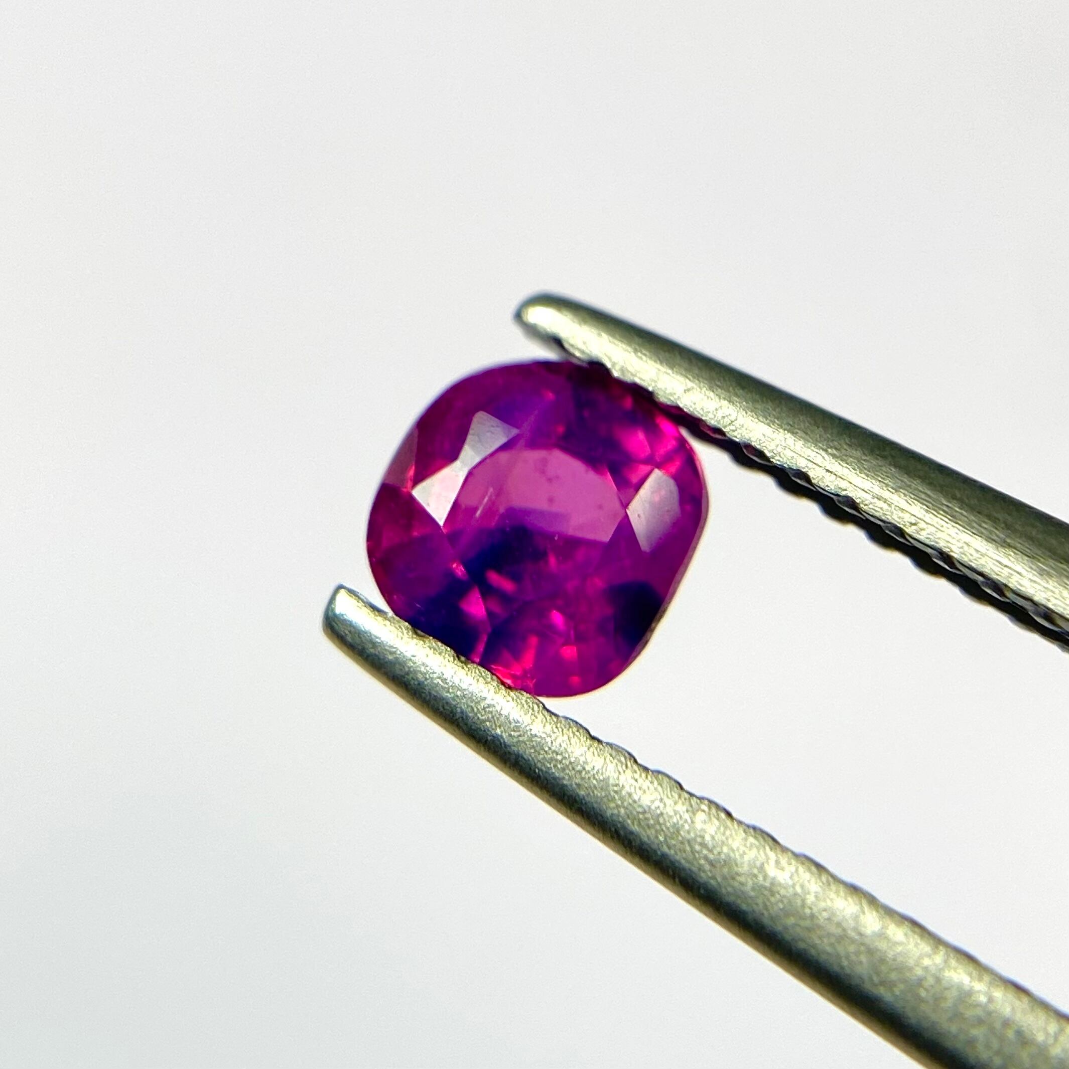 毒々しく美しく　ピンクサファイア