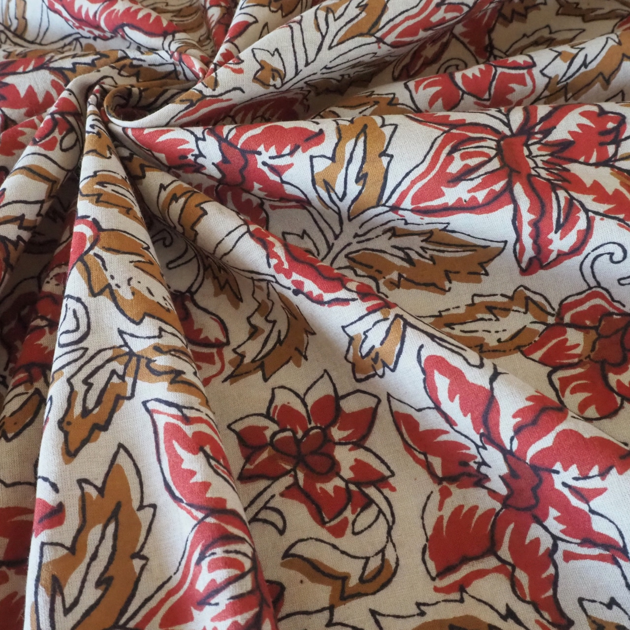 ブロックプリント生地【50cm単位】インド綿  花柄(Rose) 生成り×赤 #50310-WT1