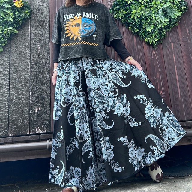 オリエンタル柄たっぷりフレアーパンツ