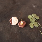 【信楽焼】かくかくろっかく　陶器　伝統工芸　イヤリング　ピアス　シンプル　オフホワイト　ダークブラウン　モノトーン　おしゃれ　人気　おおぶり　おすすめ