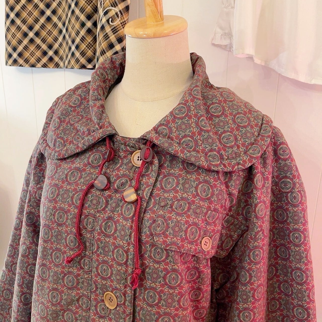 round collar geometric drawstring coat