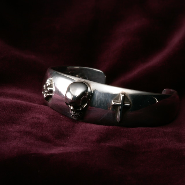 Leather Bangle with Skull Object