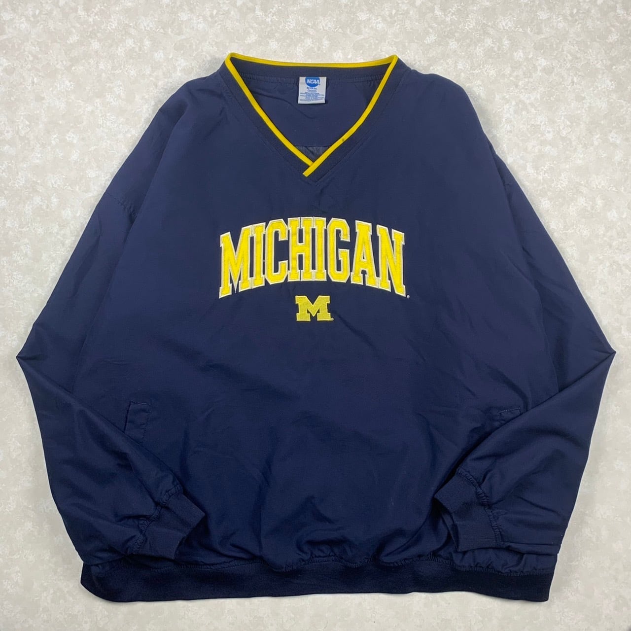 Michigan ミシガン大学　カレッジ　ナイロンプルオーバー　刺繍ロゴ