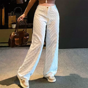 【送料無料】 デニムパンツ フレア ロング マキシ 立体感 デニム かわいい 大人可愛い 大人女子 綺麗 シンプル カジュアル 大人 上品 おしゃれ お洒落 こなれ感 ラフ エレガント コンサバ 着痩せ レディライク 春 20代 30代 40代 レディース 女性用 デート お出かけ 女子会 お呼ばれ 休日 お茶会 授業参観 着回し 普段使い ファッション コーデ スタイル 楽ちん 体型カバー 定番 デイリーユース オーバーシルエット 垢抜け 動きやすい ホワイト 大人カラー