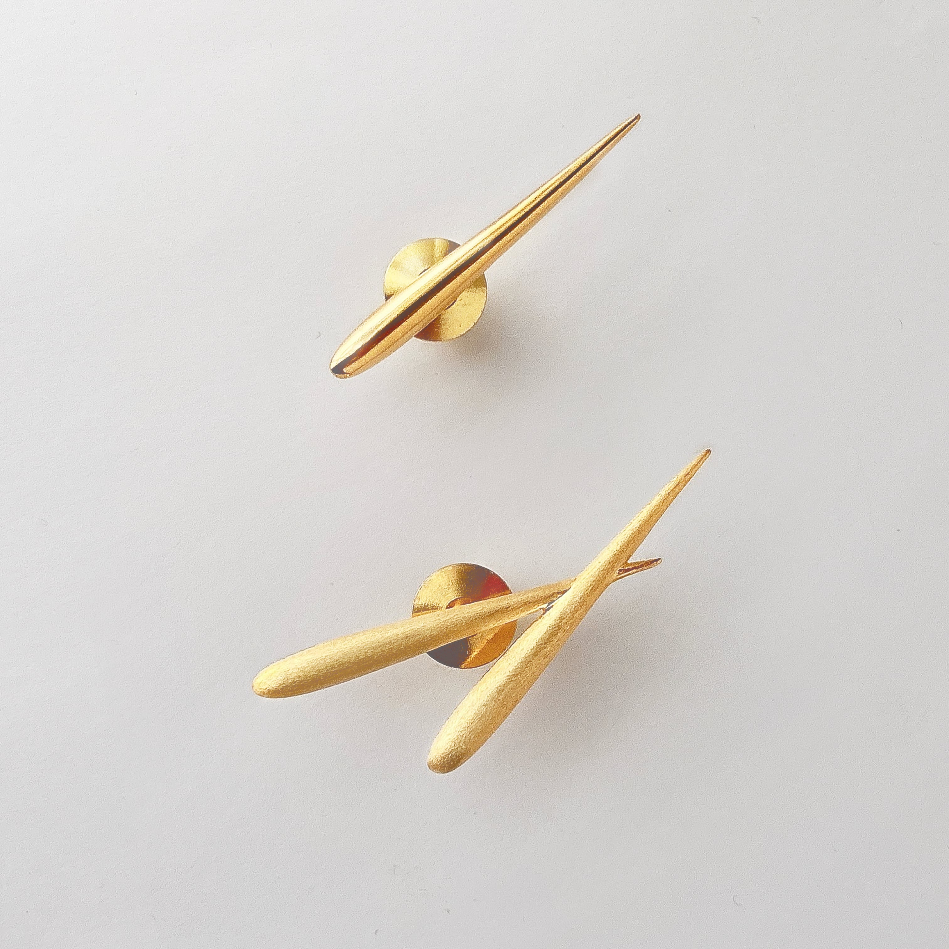 K18YGP〕流れ星 ブローチ | HENUN