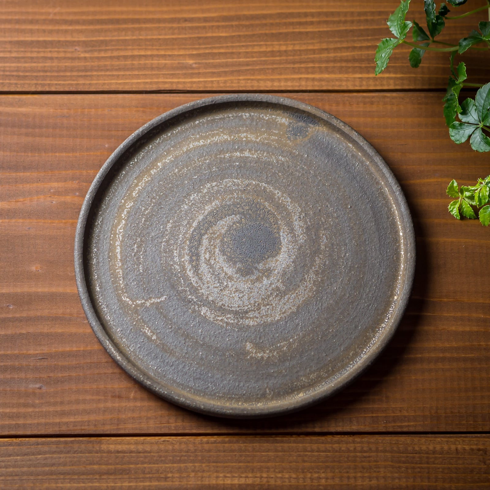 鉄錆 6寸丸皿（フラットプレート・ケーキ皿・平皿）／吉永哲子