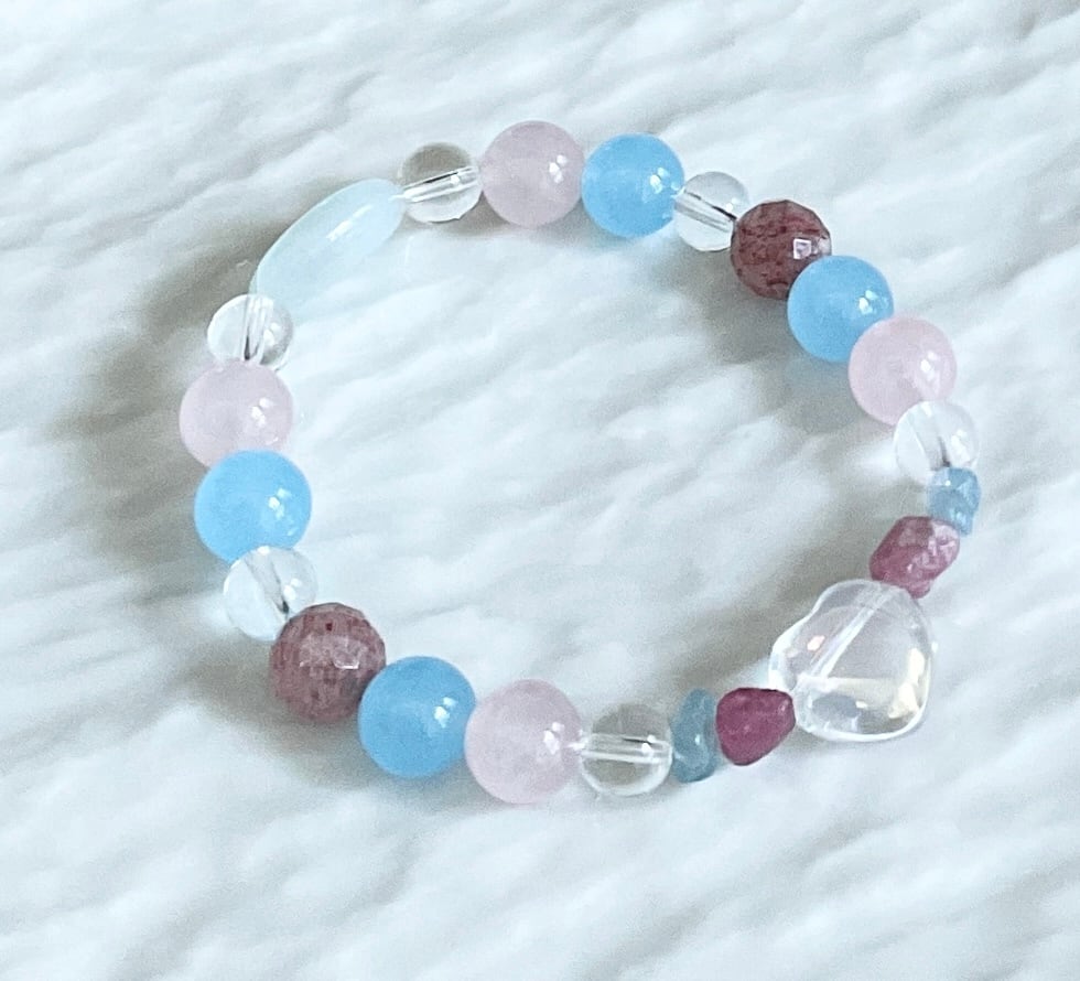 アクセサリー ハートの水入水晶とミックスクォーツのブレスレット