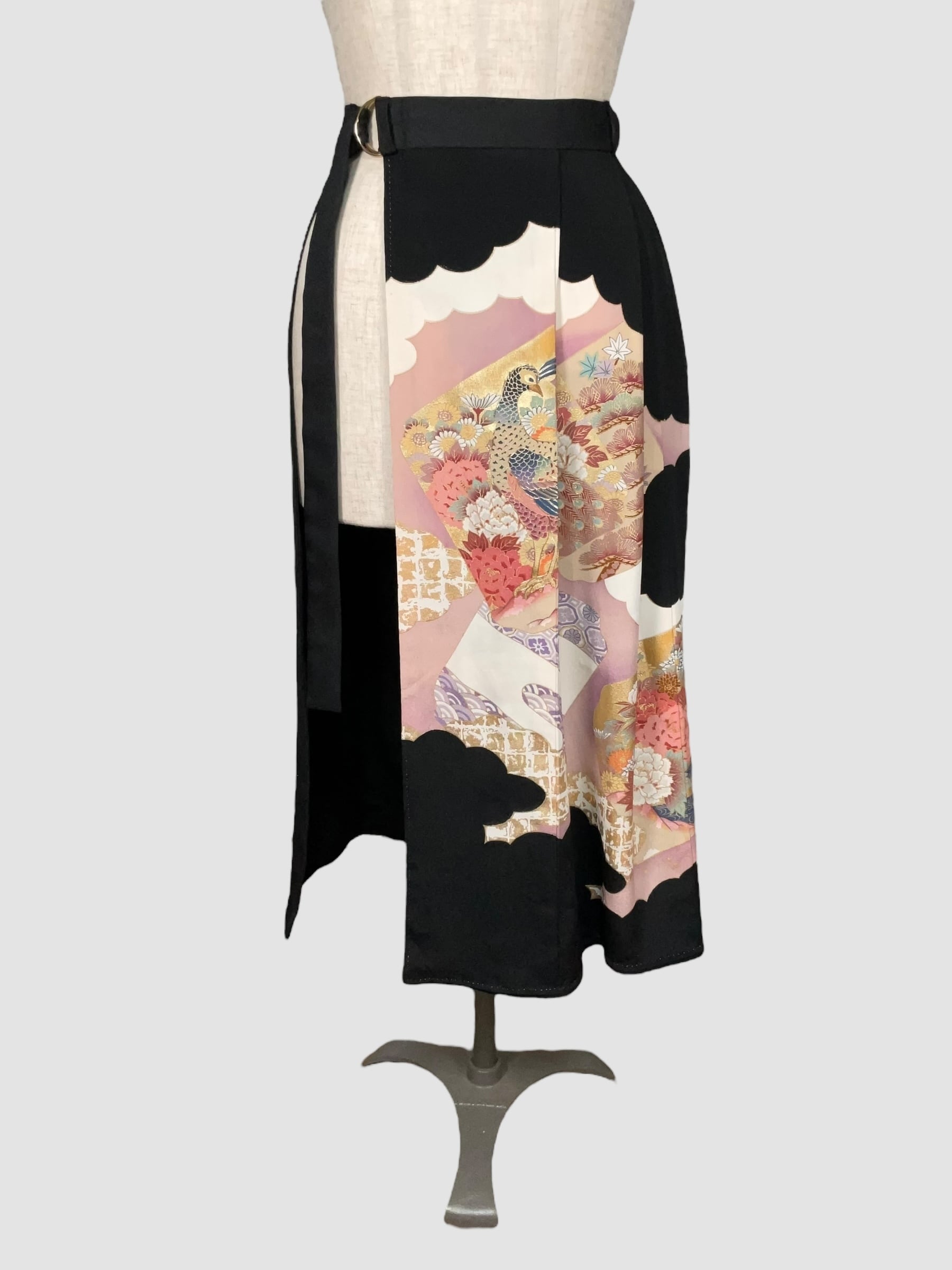 着物重ねスカート(黒留袖より制作) Kimono Overlay Skirt (Made of Kurotomesode-Kimono)