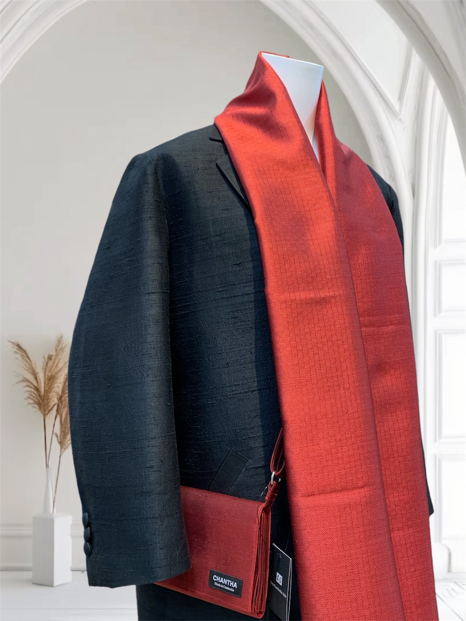 百貨店でベストセラー【献上品】王スカーフ シルクスカーフ カンボジアシルク 工芸品 美術品 ソウタカンボジアシルク