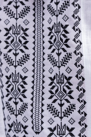 ウクライナ刺繍ヴィシヴァンカ・クラシック　クロスステッチ手刺繍　Lサイズ　メンズ