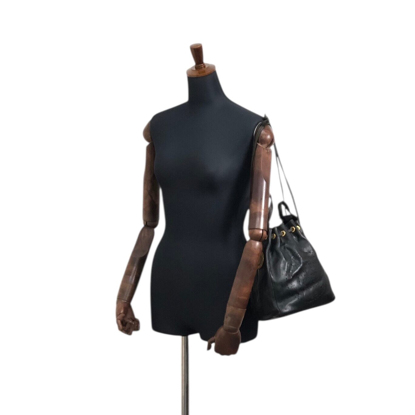 FENDI フェンディ ショルダーバッグ ブラック ロゴ カットアウト