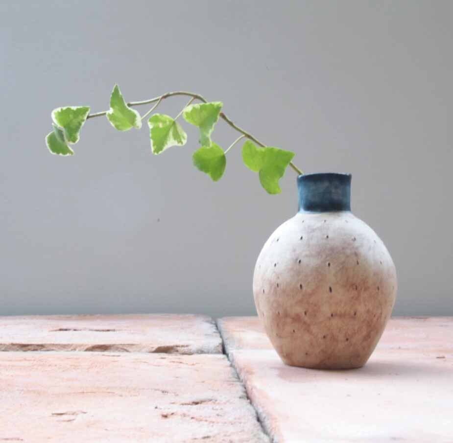 8 草舟・金子佐知恵(陶) トングリ花器③