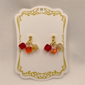 ガラスキューブ　ピアス