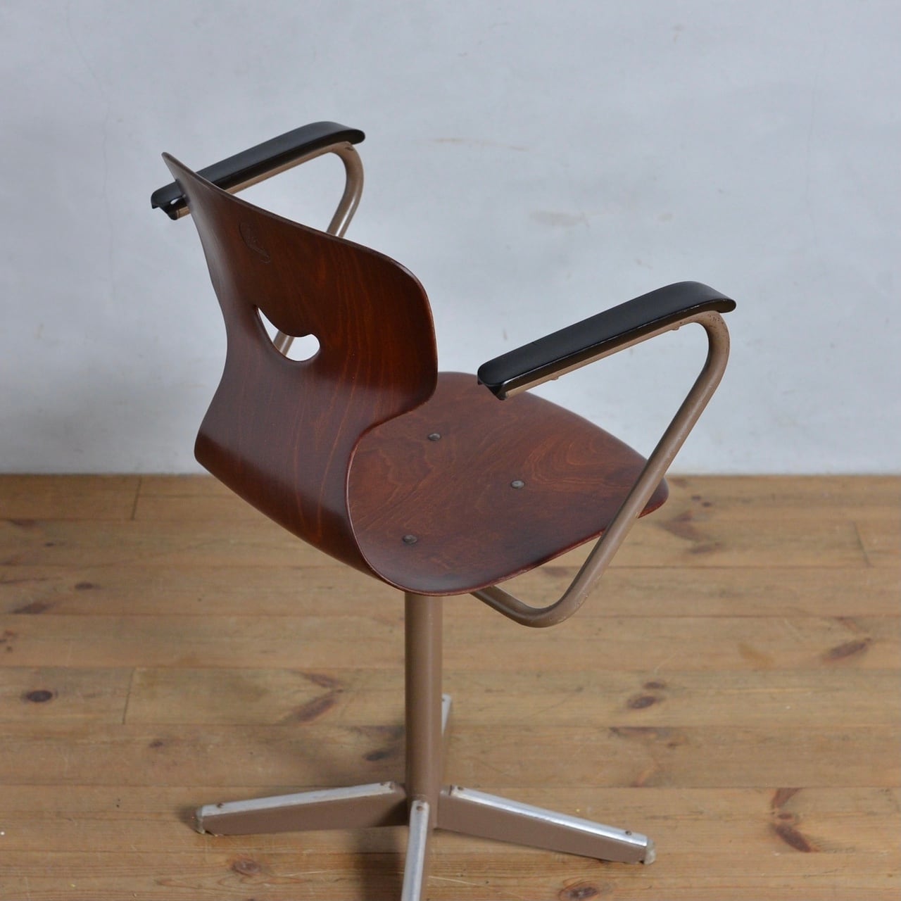 GALVANITAS Desk Arm Chair / ガルファニタス デスク アーム チェア〈デスクチェア・オフィス家具・プライウッドチェア〉112192 | SHABBY'S MARKETPLACE アンティーク・ヴィンテージ 家具や雑貨のお店 powered by BASE