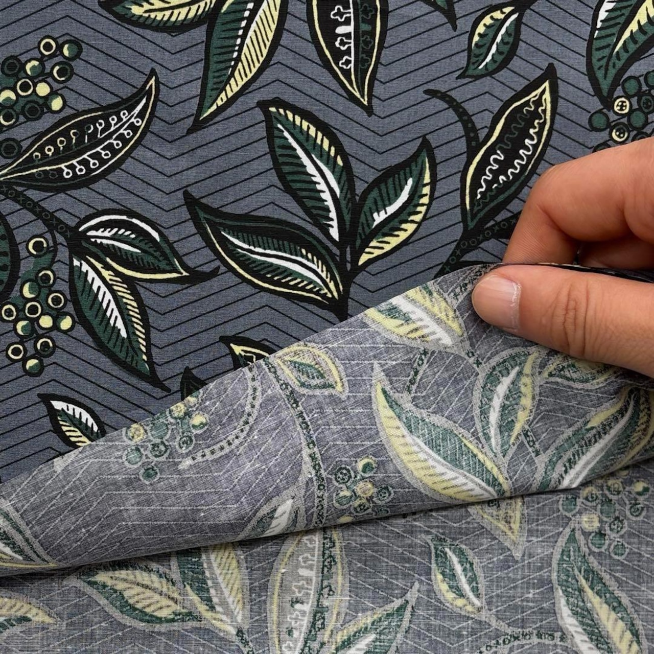 jm860◆2m◆M◆訳あり◆タイプライター生地◆パティック風プリント