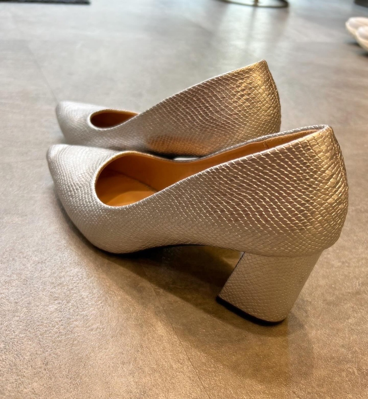 シスター　Sister  silverミッドヒール　