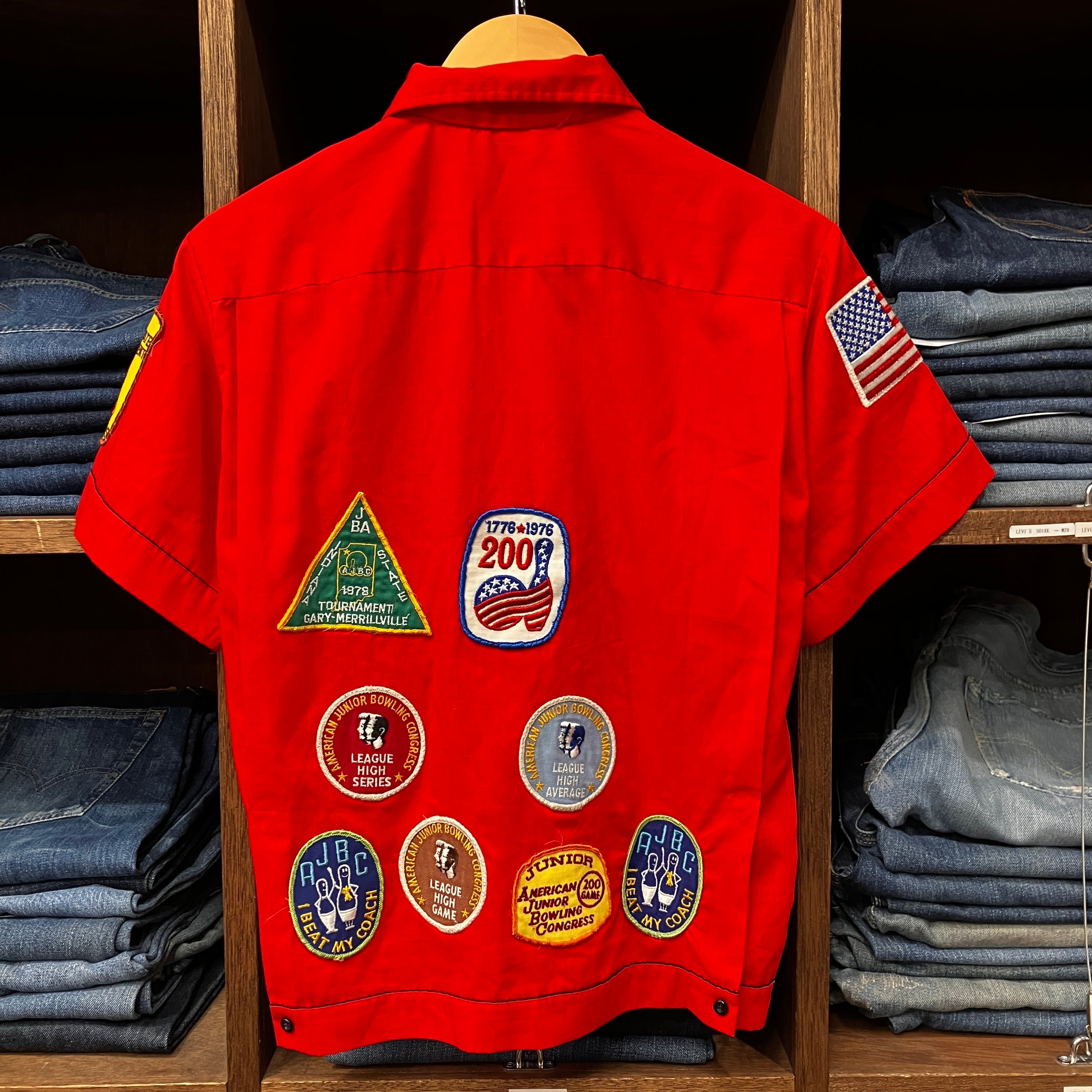 Hilton Marshall 刺繍入り赤シャツ ①1970'S HILTON S/S WAPPEN BOWLING SHIRT | safarionline
