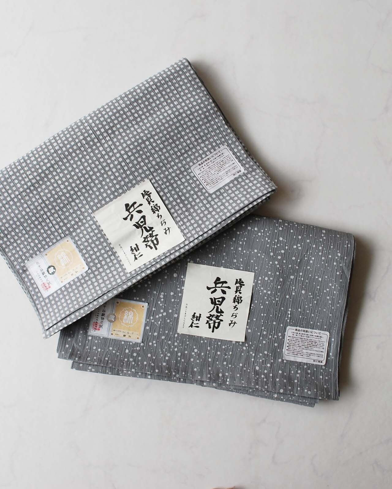 おまかせ下駄＋おまかせ白兵児帯つき◆◆ノー皺加工最高級カルキュロ◆変わり織り 兵児帯】紺仁謹製 錫色 角通し文 兵児帯 | 大山キモノ・ちぇらうなぼるた