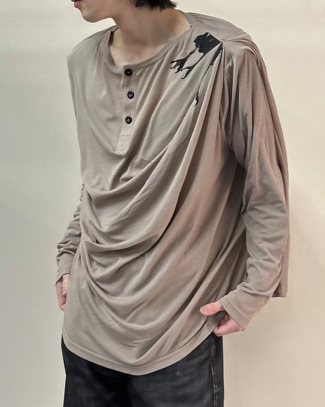 【26SS/Oscar Ouyang】CLAW DRAPE HENLEY LONG SLEEVE TEE