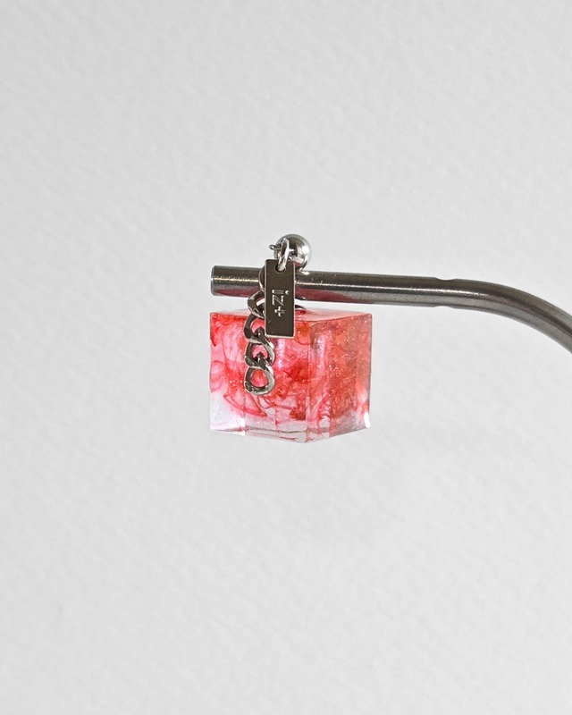 BOLD CUBE. [red]