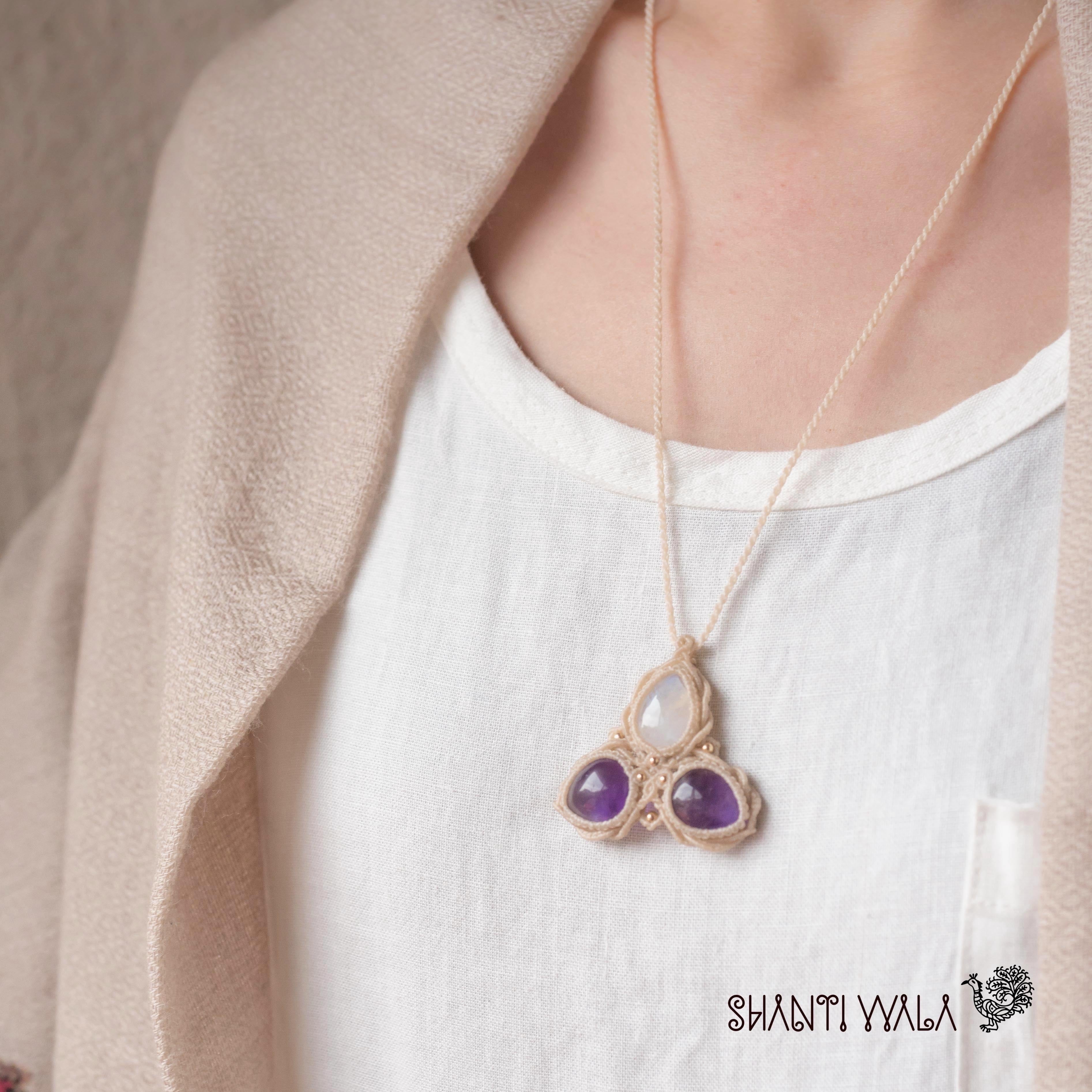 アメジストとムーンストーンのマクラメ編み 天然石ネックレス | SHANTi