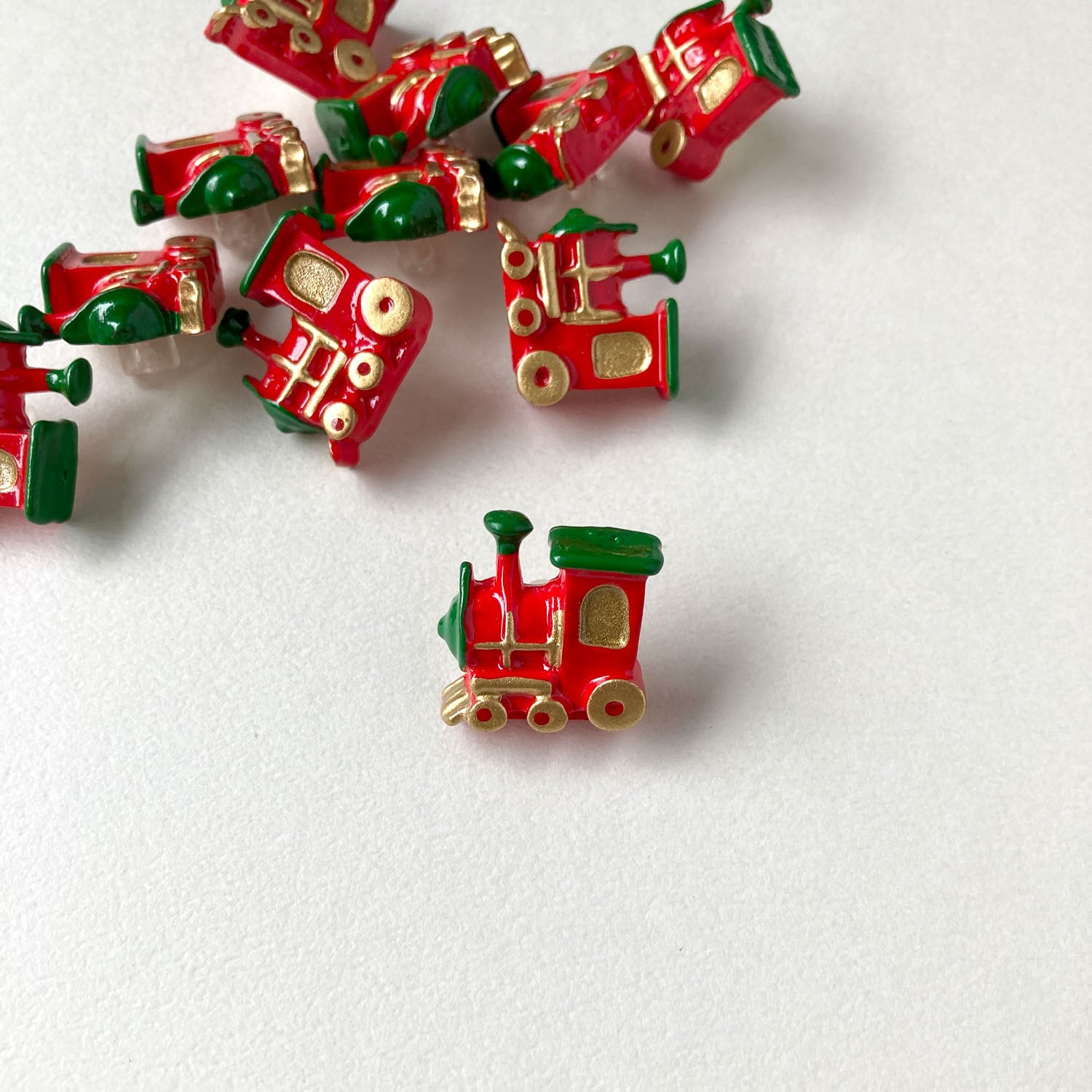 赤い汽車のフランスボタン(20mm)