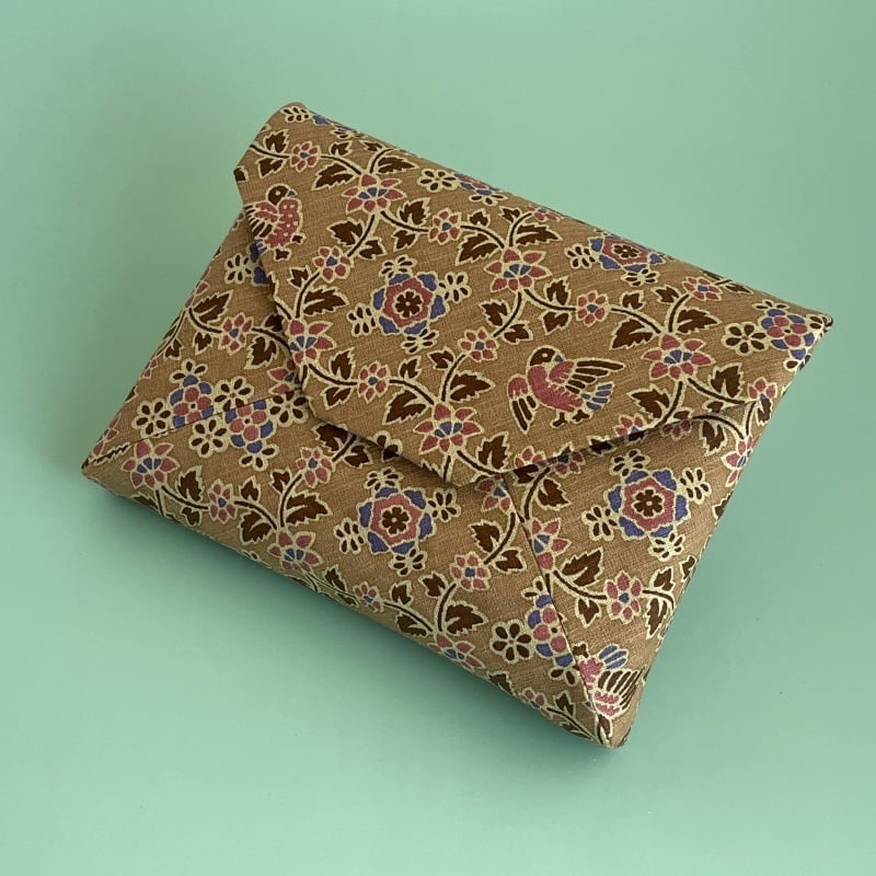 数寄屋袋［更紗］唐草花鳥紋（ベージュ） | 茶道帛紗 大阪有香