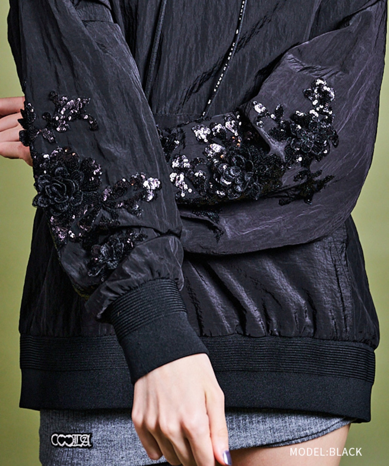 スパンコールスリーブナイロンフーディー (BLACK) CQ-47039