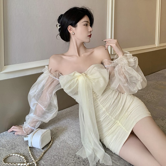 【送料無料】 ワンピドレス キャバドレス ワンピース ドレス レディース 長袖 ドッキング 個性的 オフショルダー 肩出し アプリコット S M L ゴージャス ミニ丈 セクシー タイト キャバ ギャル 夜 上品 甘辛 キュート 上品 かわいい 大人可愛い きれいめ ボディコン おしゃれ お洒落 レトロ 大人女子 個性的 主役級 存在感 女性用 学生 デート お出かけ 女子会 パーティ 休日 韓国 韓国系 オルチャン ファッション 10代 20代 春 秋 冬 コーデ スタイル プチプラ db2210