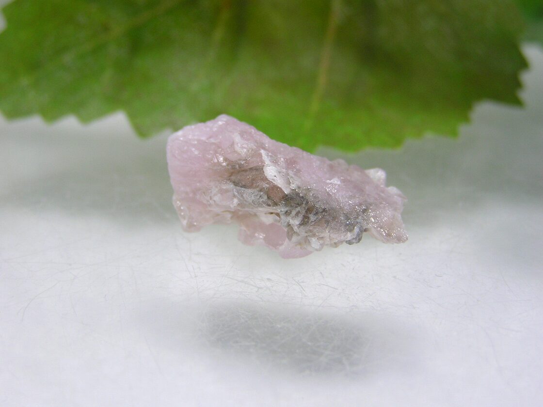 ローズクォーツ（紅水晶）結晶石 クラスター 稀少 原石・幸運・愛の 