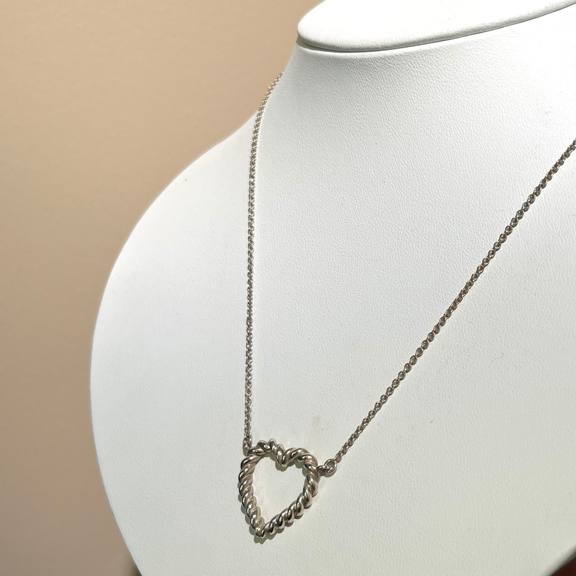 特集掲載【TIFFANY&CO.】2128ツイストハート ネックレス／シルバー925