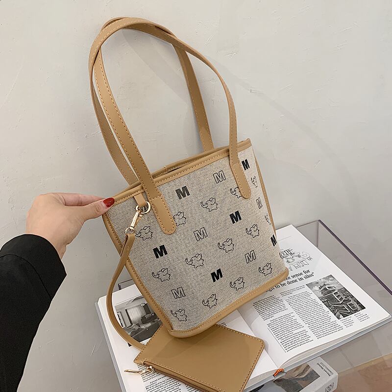 フランスの人気の小さなバッグハンドバッグ2020新しいトレンディなファッション古い花ワンショルダー脇の下バッグネット赤ポータブルバケットバッグ Tiancai_Wing_Bag4644308