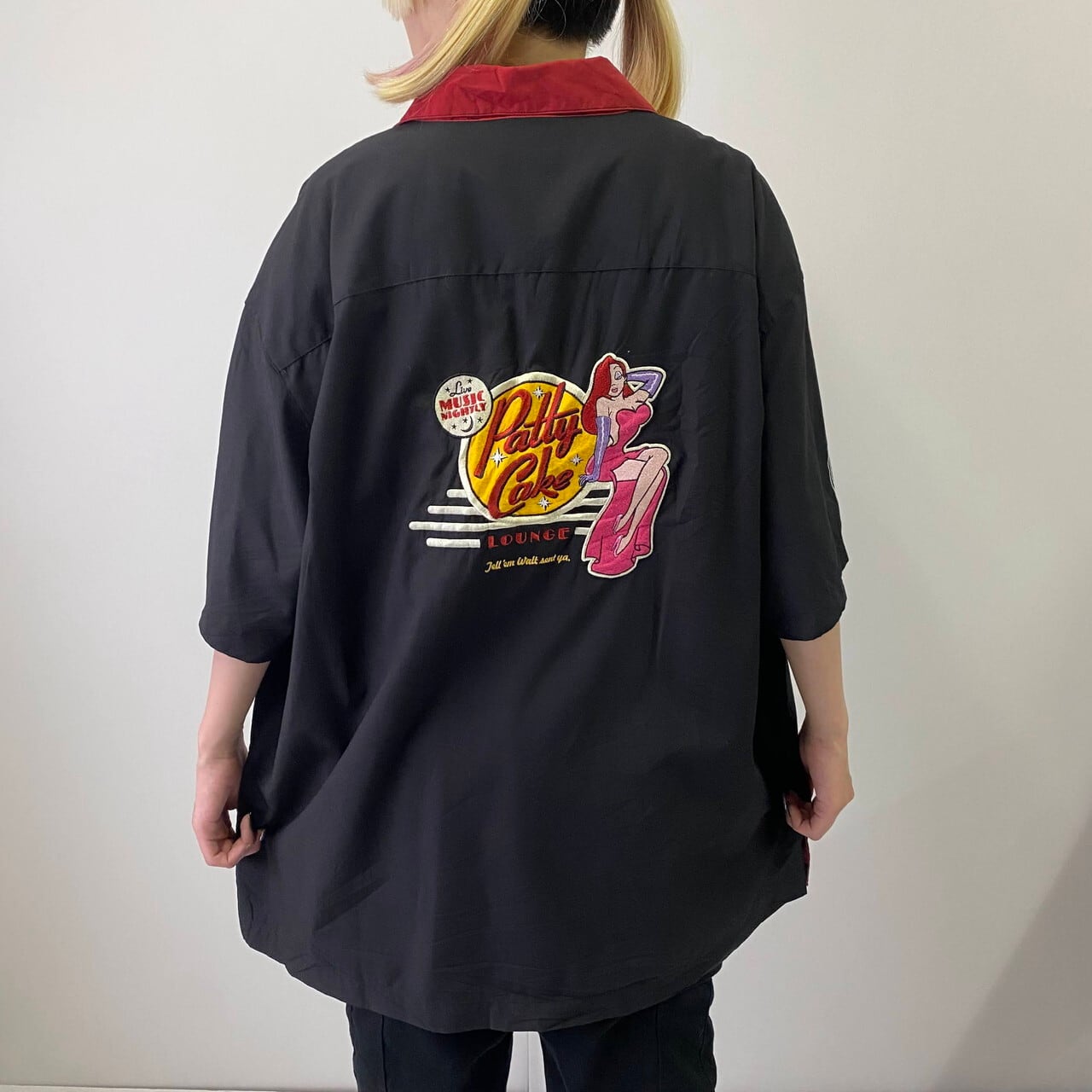 ビッグサイズ Disney ディズニー ロジャー ラビット ジェシカ ツートンカラー バック刺繍 ボウリングシャツ メンズ2xl相当 古着 ボーリングシャツ 開襟 オープンカラー キャラクター レッド ブラック 赤色 黒 大きいサイズ 半袖シャツ Cave 古着屋 公式 古着通販
