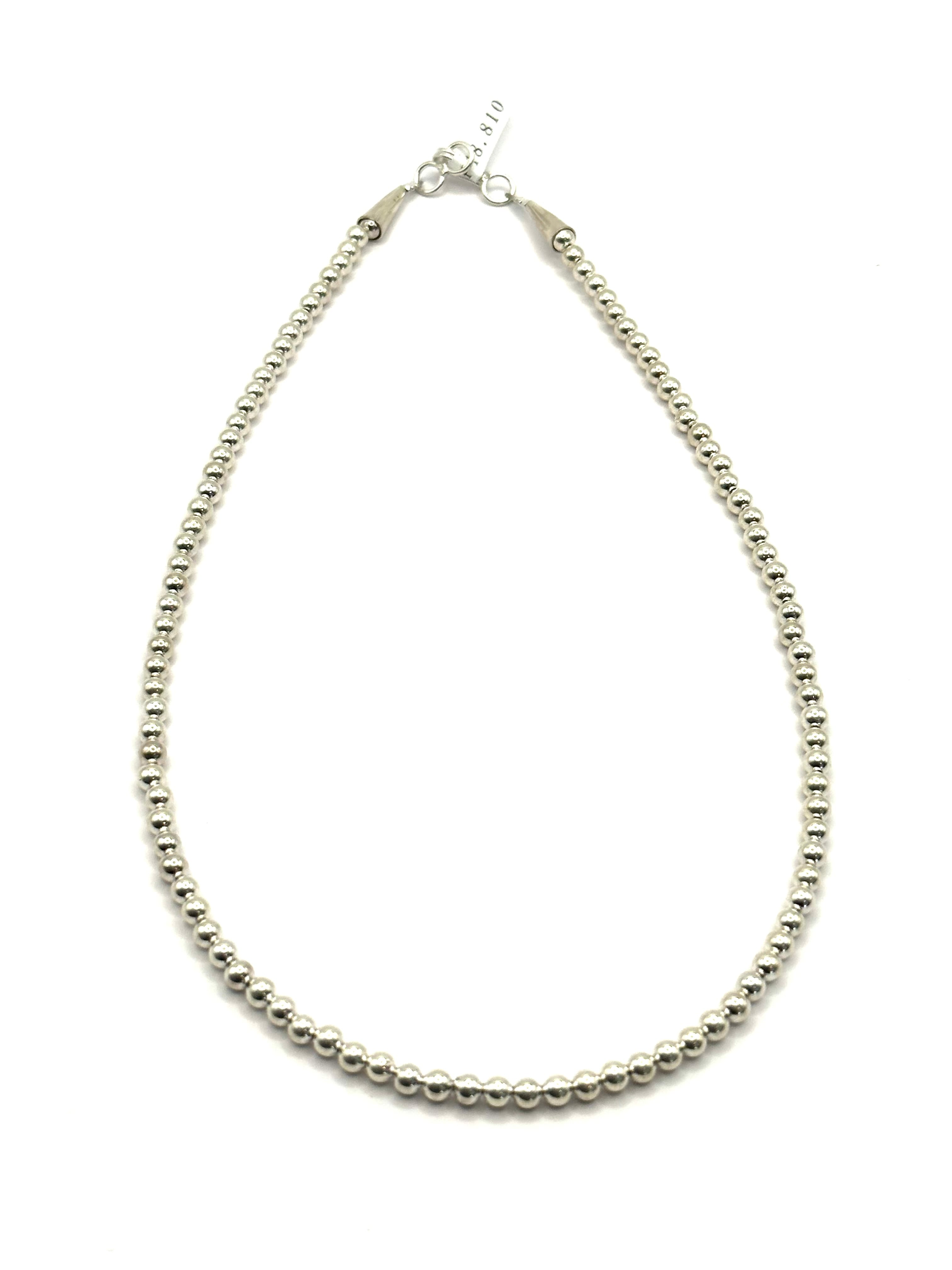 Ericka Nicolas Begay Navajo Pearl Shiney 4mm / 45cm Ericka Nicolas Begay Navajo Pearl Shiney 4mm / 45cm
