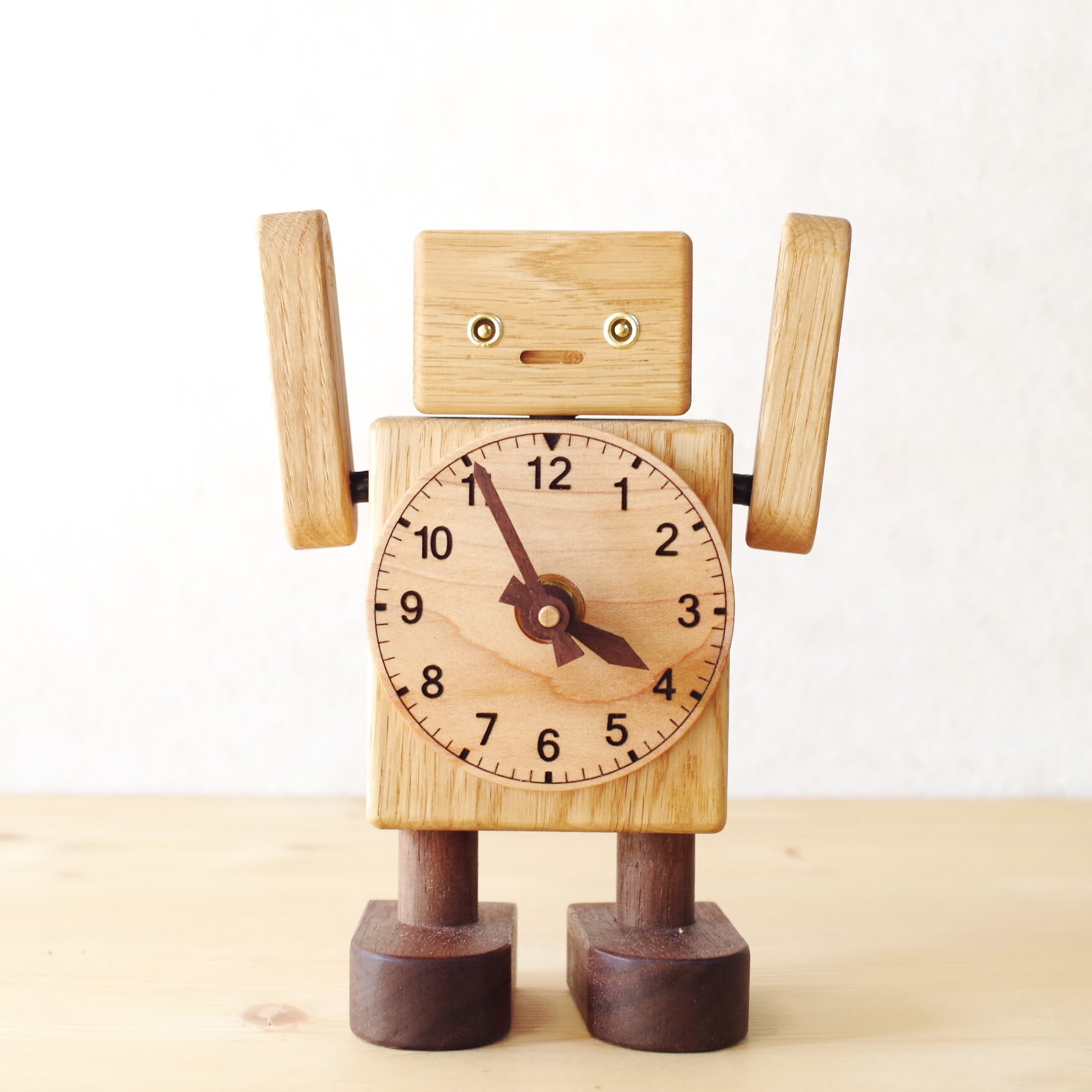 ロボット時計 | 木のおもちゃ専門店 おもちゃ箱 イカロス 公式