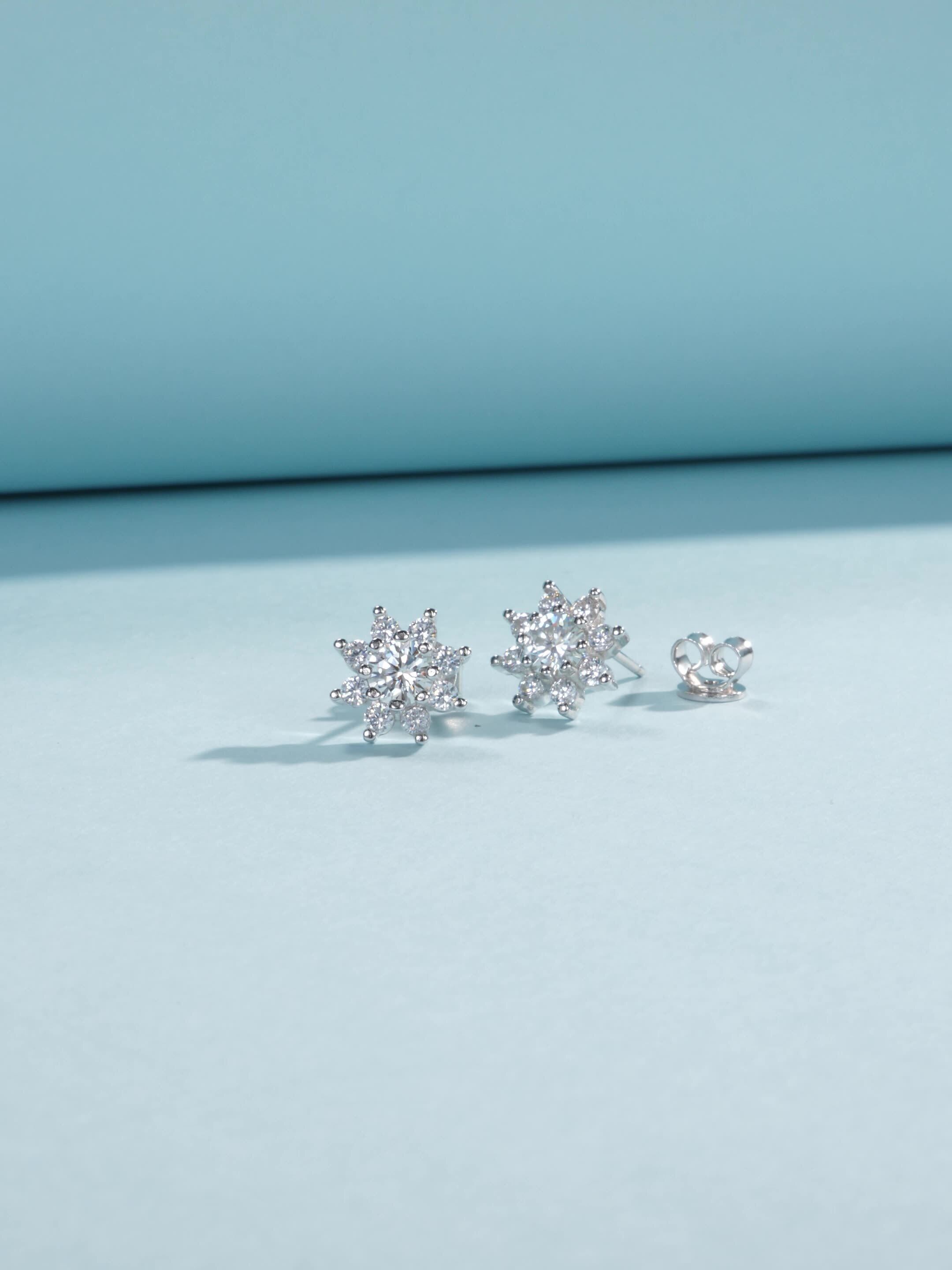 100%S925シルバーピアス モアサナイトピアス 雪の花 高品質