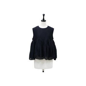 Airy volume gathered top
