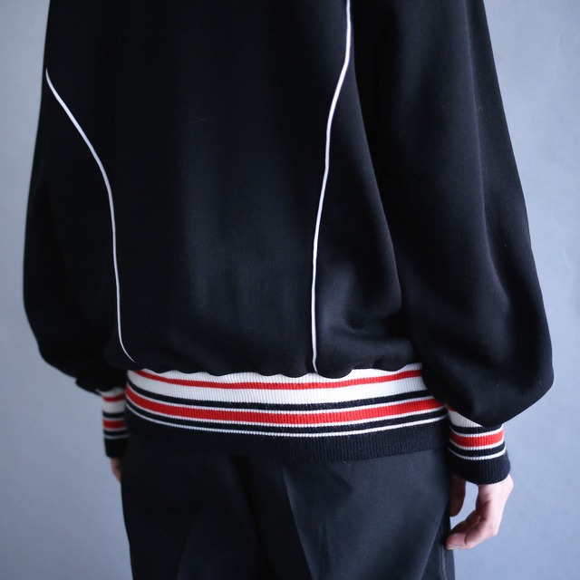 good coloring rib line and white piping design track jacket
