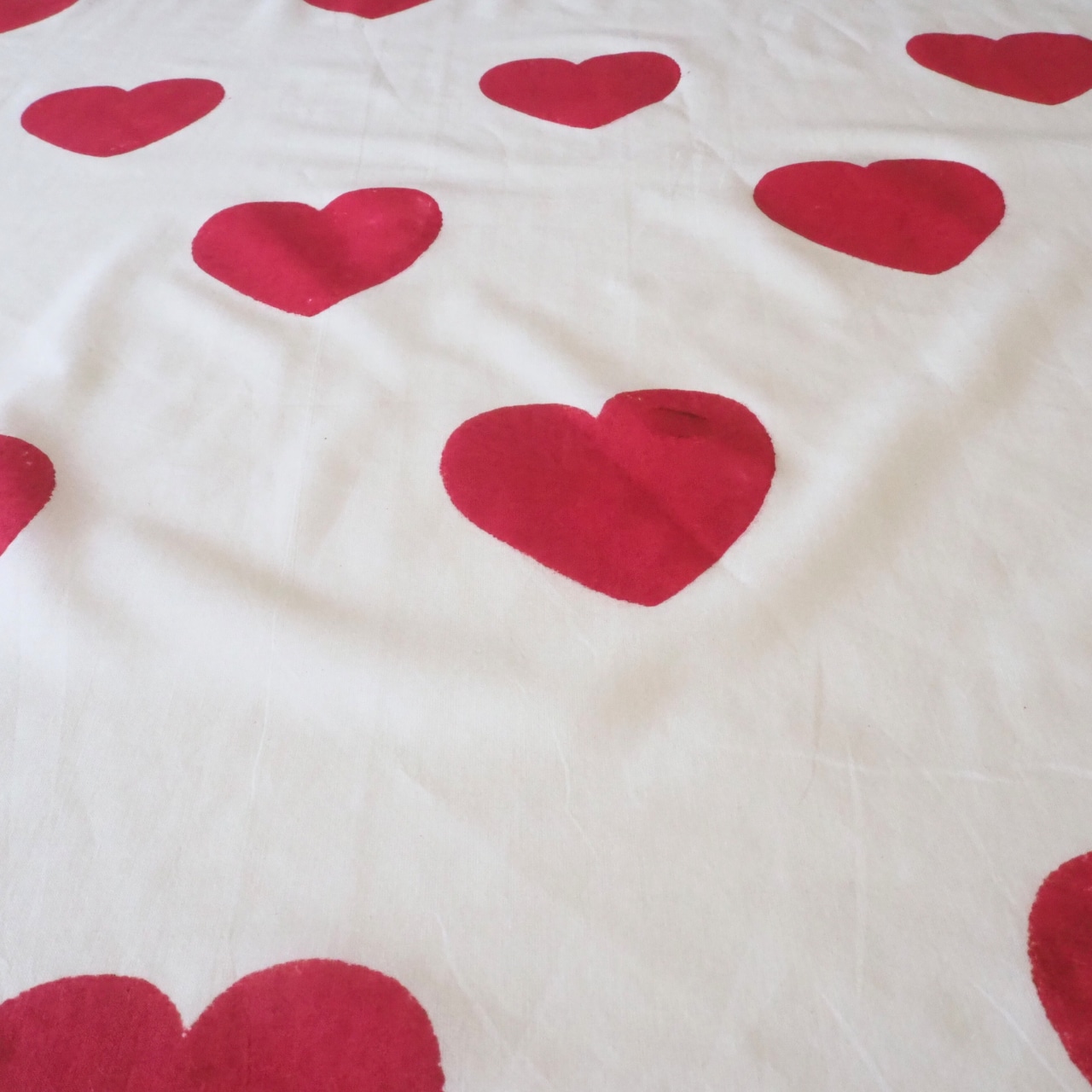 ブロックプリント生地【50cm単位】インド綿 ハート柄 白×赤 #40910-WT1
