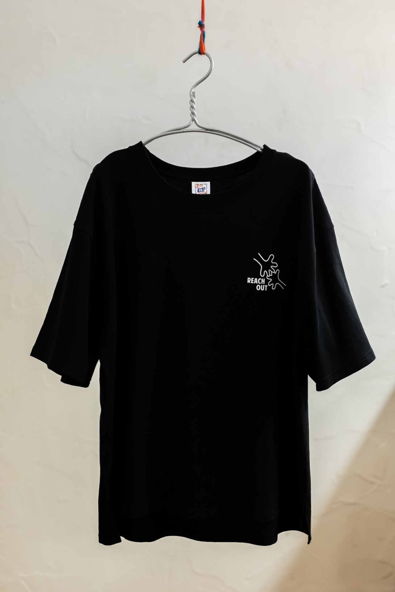 REACH OUT tee (ディープブラック)