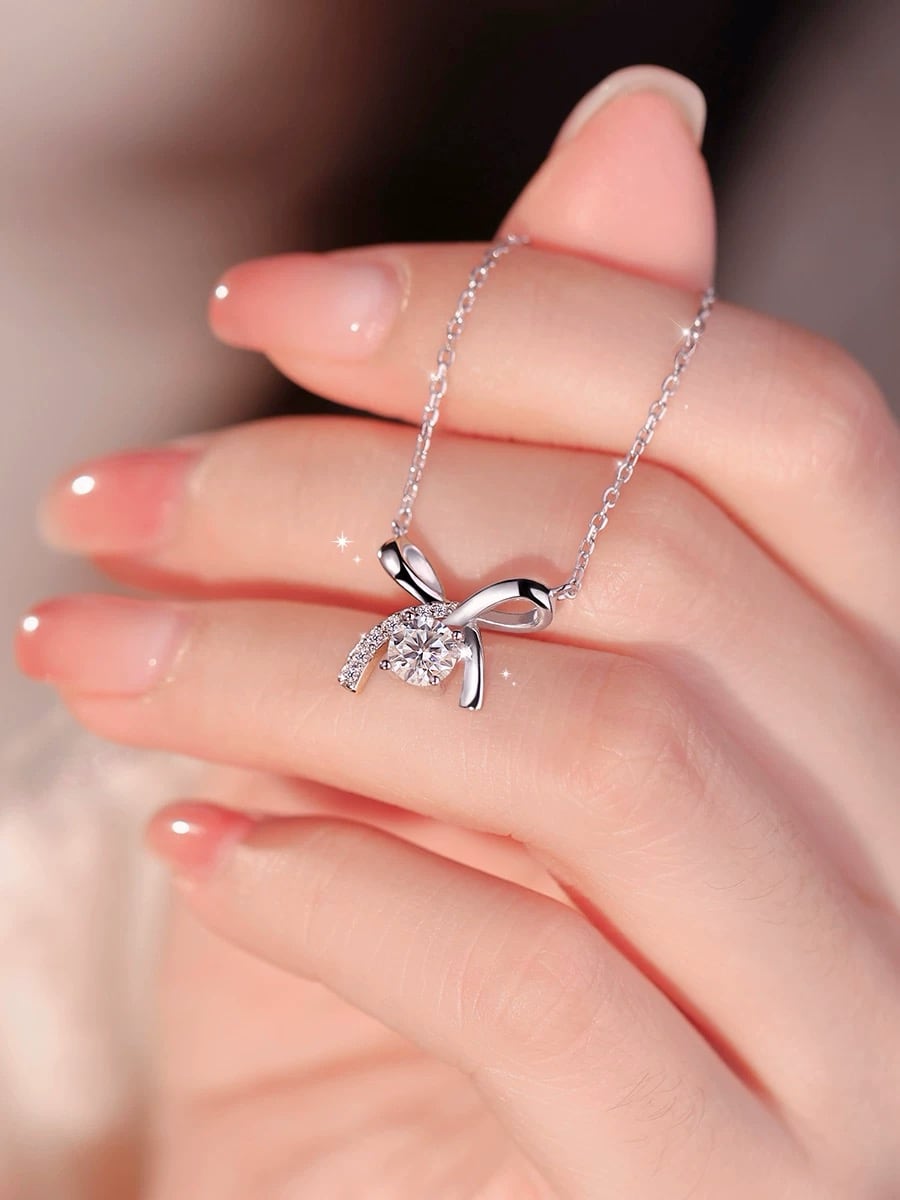 リボンモチーフネックレス 人工ダイヤ(モアサナイト) リボンモチーフネックレス 人工ダイヤ(モアサナイト) - メルカリ