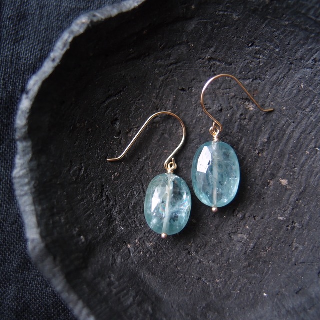 【K10YG】Sky Blue Kyanite／スカイブルーカイヤナイト フックピアス（Oval）
