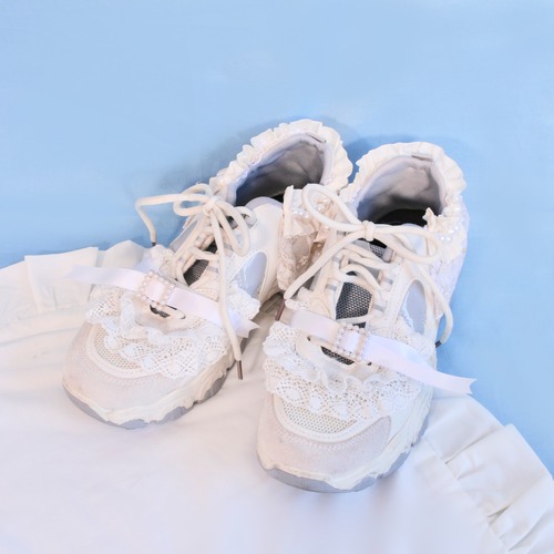 decoration sneaker (white)