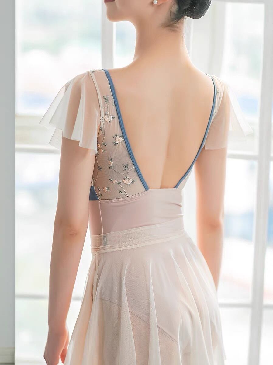 美品✩.*˚スティナフラワープリント バレエレオタード Jr120-130 美品✩.*˚スティナフラワープリント バレエレオタード Jr120-130