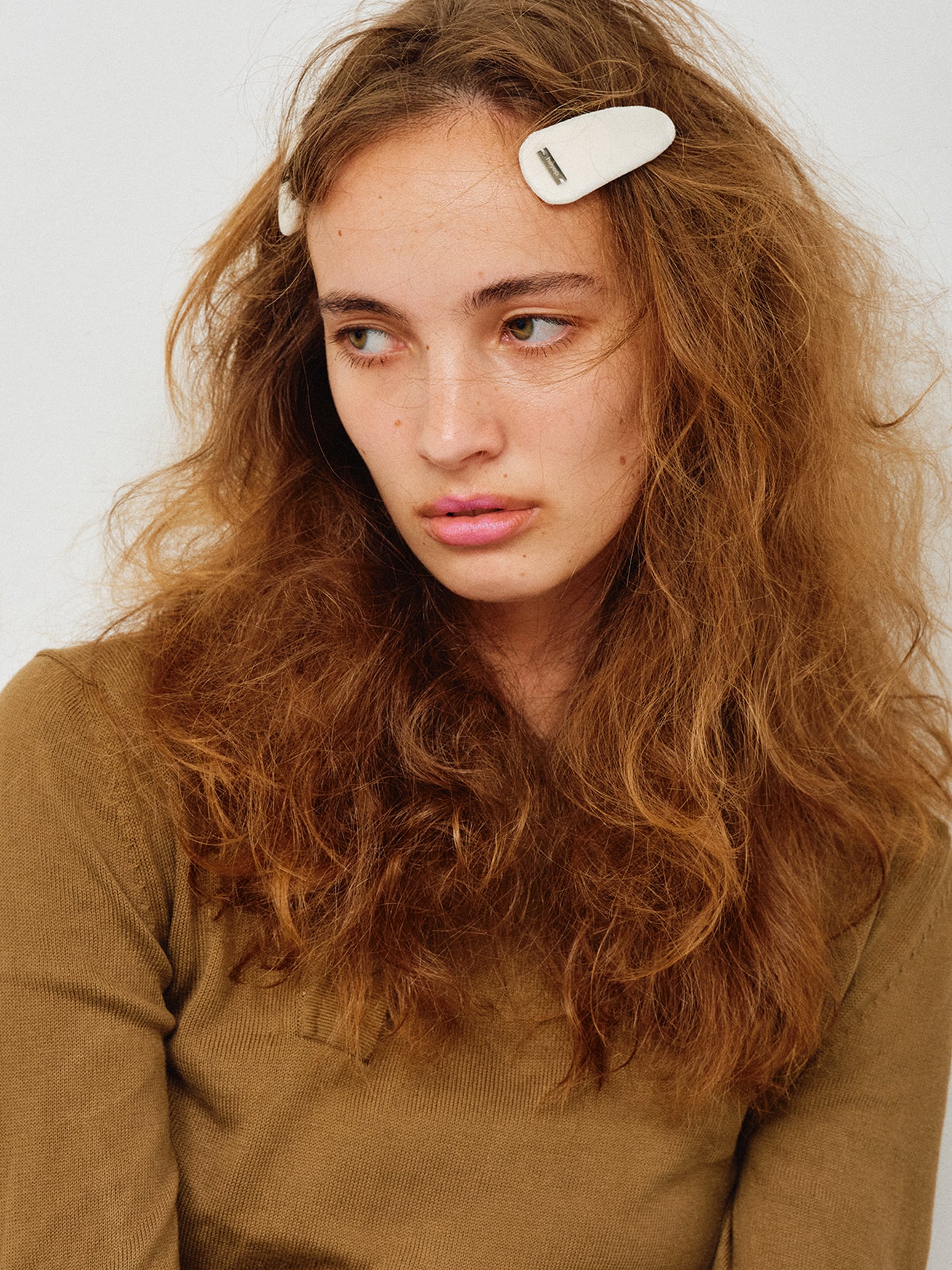 Velour Hair Clip / White | swirl