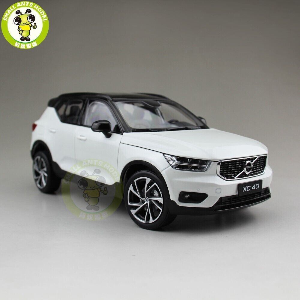 ミニカー 1/18 ボルボ VOLVO XC40 2022 ホワイト